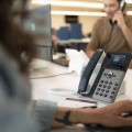 Poly Téléphone IP Edge E300 compatible PoE