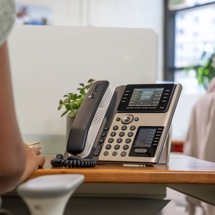Poly Téléphone IP Edge E400 compatible PoE