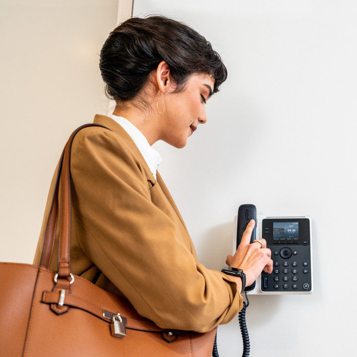 HP Poly Téléphone IP Poly Edge E100 compatible PoE