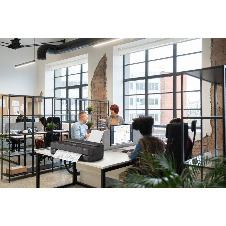 HP Designjet Imprimante Z6dr PostScript de 44 pouces avec coupe-bordures verticales