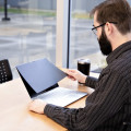 StarTech.com Filtre de Confidentialité Tactile de 14" 16:10, Écran de Confidentialité/Filtre Antireflet, Protecteur d'Écran