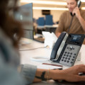 Poly Téléphone IP Edge E300 compatible PoE
