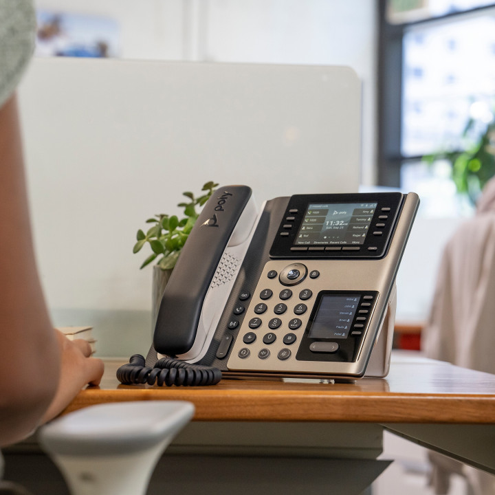 Poly Téléphone IP Edge E400 compatible PoE