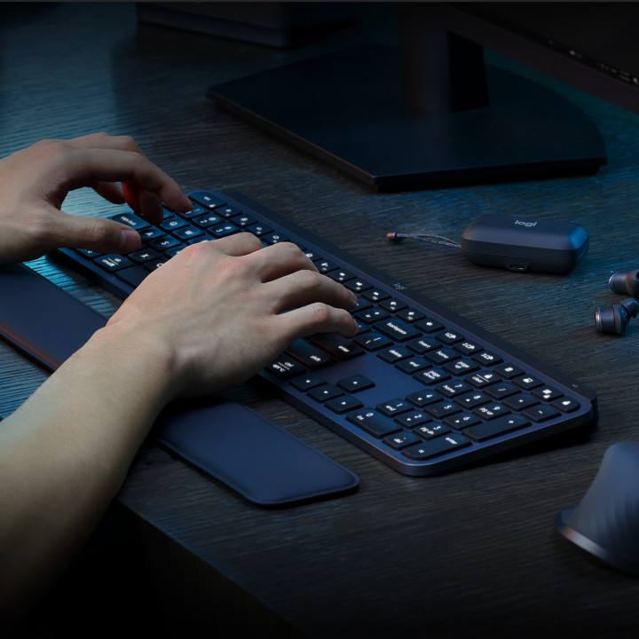 Logitech Master 920-011607 clavier Souris incluse Bureau Bluetooth AZERTY Français Graphite
